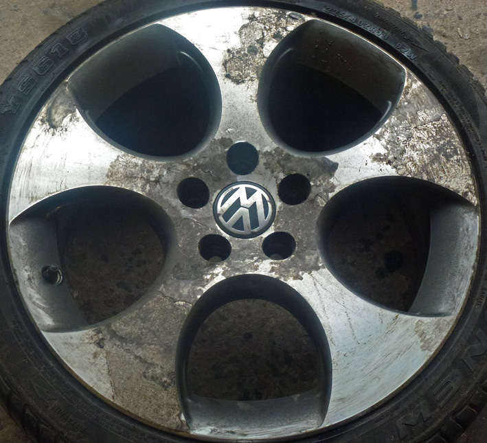 Diamond cut alloy wheel before refurbishment